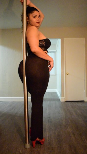 busty curvy big booty beauty~ just visiting~ don't miss out