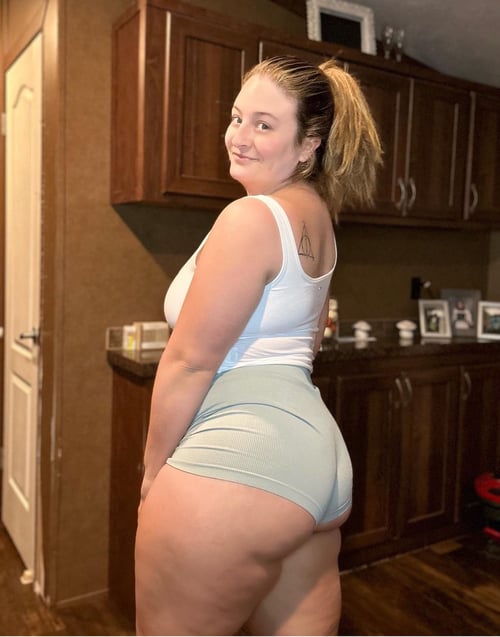 I'm available 24/7 incall/outcall service and I offer the best massage service