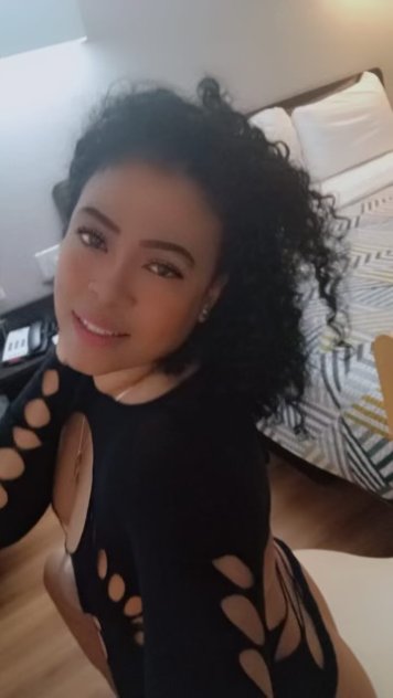 Sexy chica latina disponible para n la ciudad