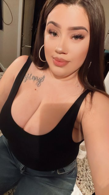 💦 Upscale Companion 😍 Natural Busty Bombshell