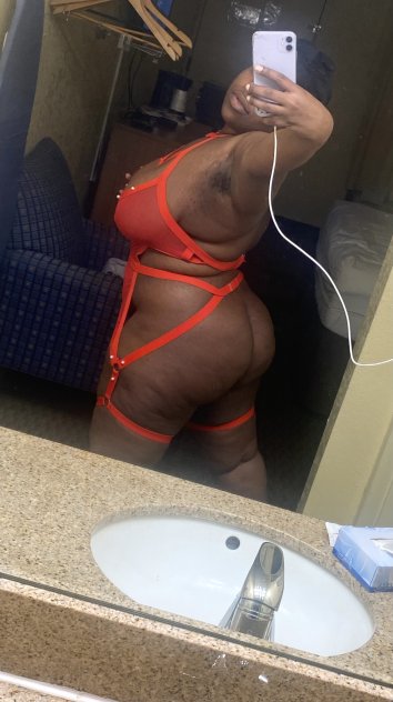 COME GET YOUR CHOCOLATE FIX W/ THE SWEETEST AND WETTEST