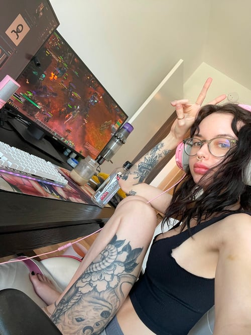 I’m available for outcall or Incall hmu for fun