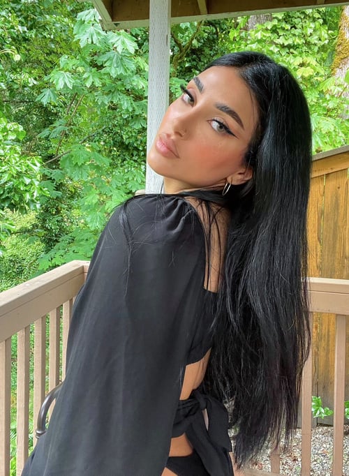 Hey Gators!! Sexy Naomi is Here to delight you,feels sweeter and more genuine.