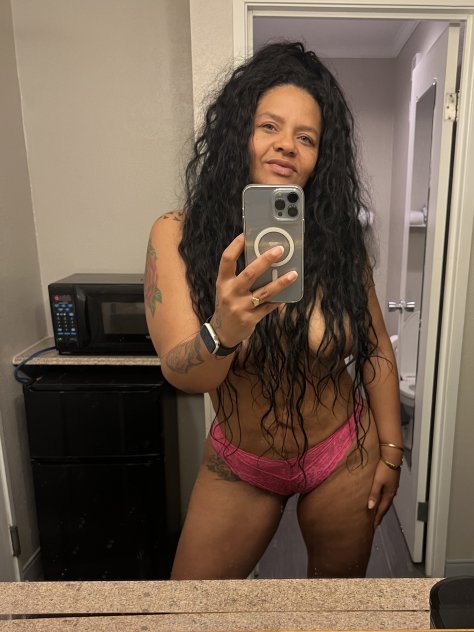 I am a Latina girl full of erotic thoughts
