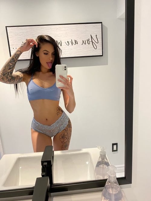 I’m hot and ready to be fucked 😋🍆🍑 I accept cash