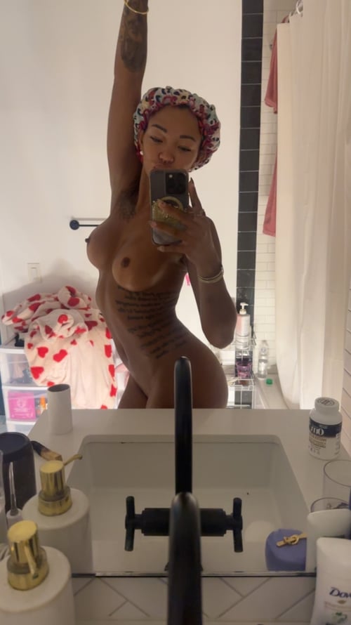 I’m new here, looking for friends and people to chat with or hook up with HMU