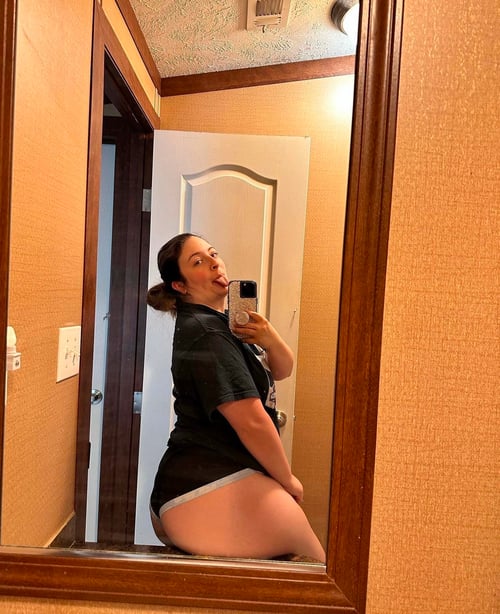 I'm available 24/7 incall/outcall and I offer the best massage service in town