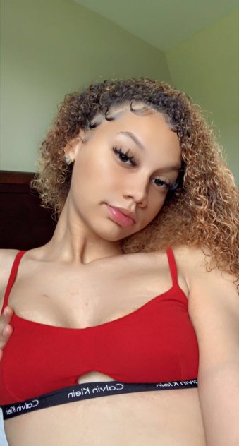 I’m available for incall or outcall hit me up anytime