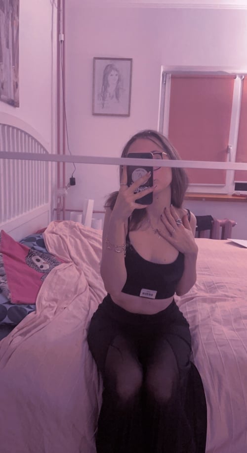 Hmu for quick fun and meetup text +1 661-750-4380 or telegram @mellisabck