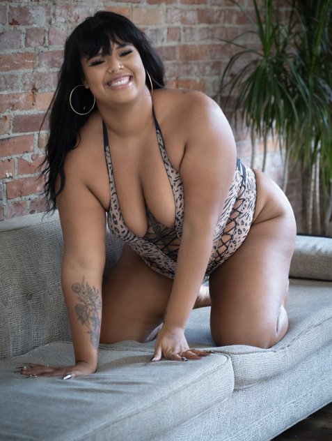 Sweet Sensual Curvy Caribbean Sweetheart 💗💦 2067058885