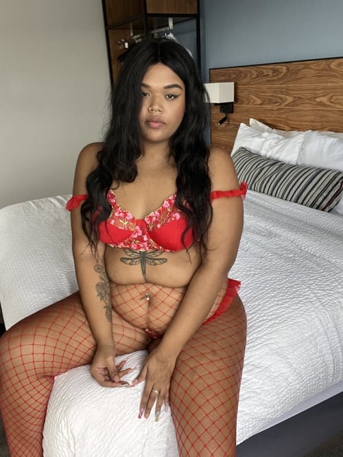 Sweet Sensual Curvy Caribbean Sweetheart 💗💦 2067058885