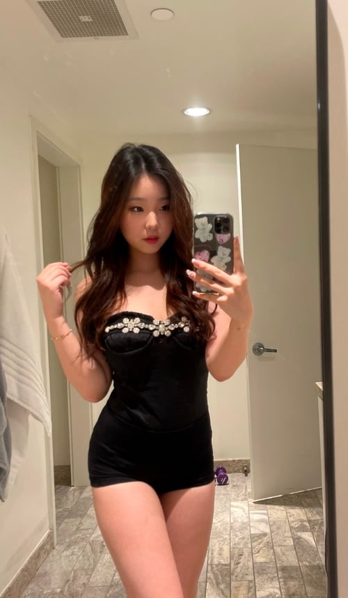 NAUGHTY ASIAN LADY AVAILABLE NEXT DOOR
