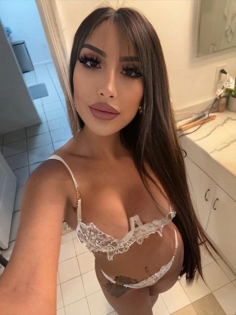 Adriana de paso por Miami