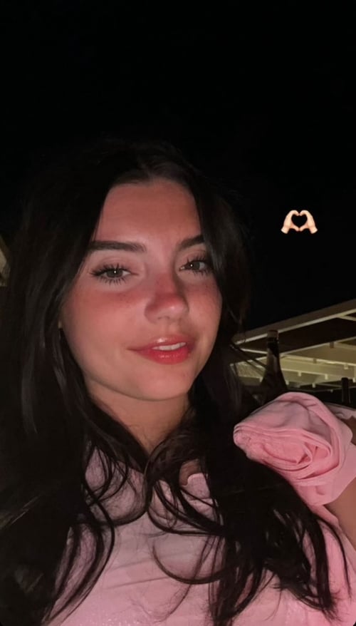 AVAILABLE FOR INCALL AND OUTCALL SWEETIE