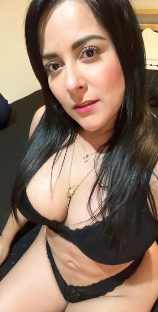 Jugoza y extrovertida