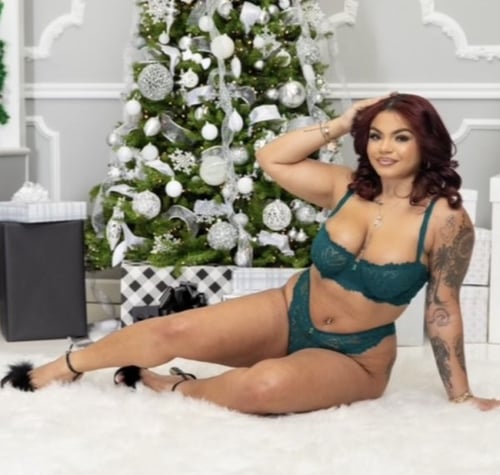 Upscale Bombshell Companion