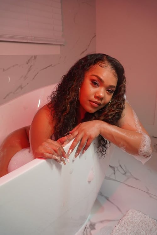 Curvy all natural babe ready right now. Lets explore naughty together