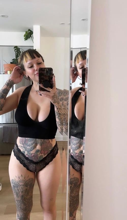 Female escort 🖤💦🍆💋🍑💎available for hook up dirty 💦🍆