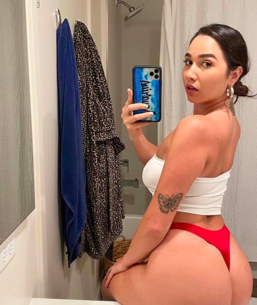 Milky 🥛 hookups and my nudes 🍆🍑🥛😍😋🛀🏻🧁😘