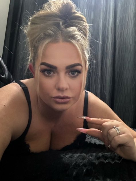 Female Escorts Available NOW INCALL, and OUTCALL 24/7 _ FT show😍🧚♀