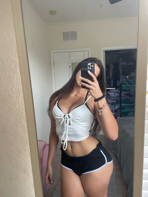 HORNY AND WET💦🤤CLEAN T!TS AND PUS$Y👅😻