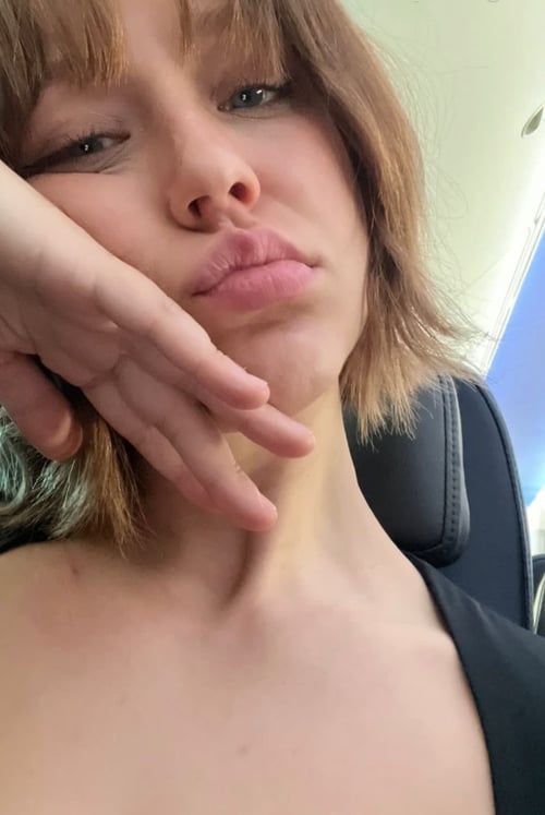 HORNY AND WET💦🤤CLEAN T!TS AND PUS$Y👅😻