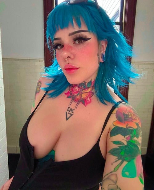 Escort available for hookup HMU I’m available now