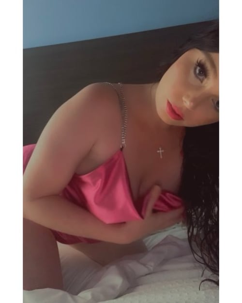 WET & WILD GIRL IN TOWN