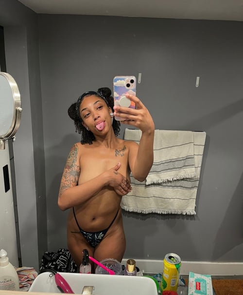 I'm Amanda I'm down for sex bj massage and car bang HMU on snap @amandaa211r or