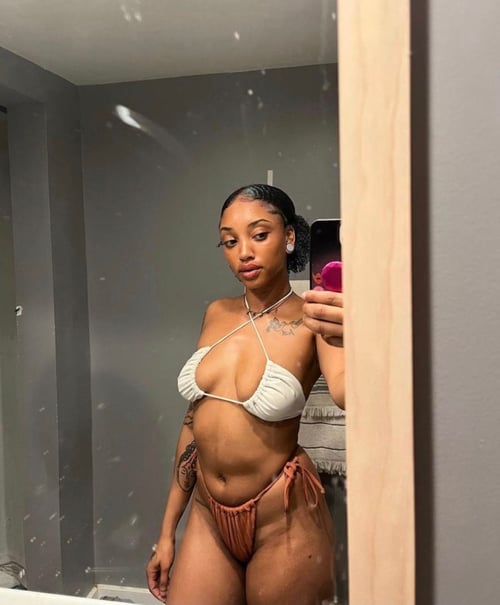 I'm Amanda I'm down for sex bj massage and car bang HMU on snap @amandaa211r or