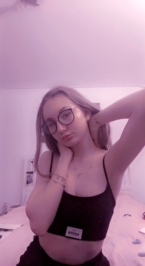 Hey daddy, wanna fuck? Hit me up now! Text: +1 205-713-8215