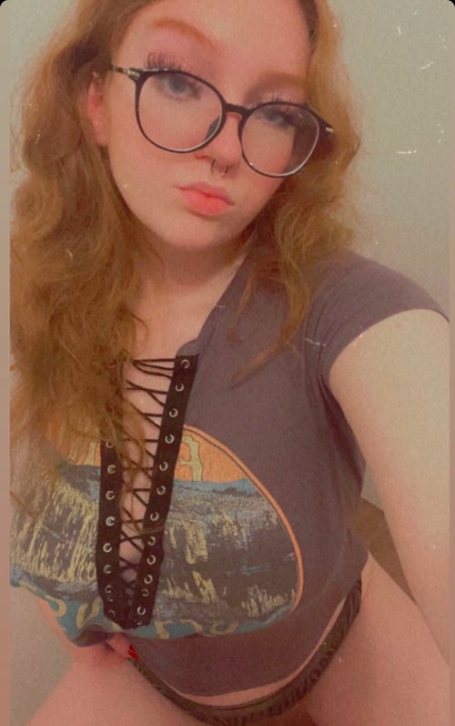 I’m Jenny sexy red head hooker in Detroit