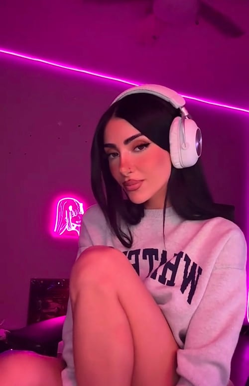 Hey Gators!! Sexy keylee is Here to delight you,feels sweeter and more genuine.