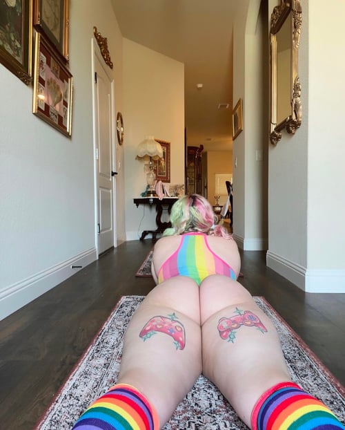 I’m Angela🍑🍆 , I sell Drugs❄️💊&weed Add Me For hoookup,couples fun,Bdsm🤩