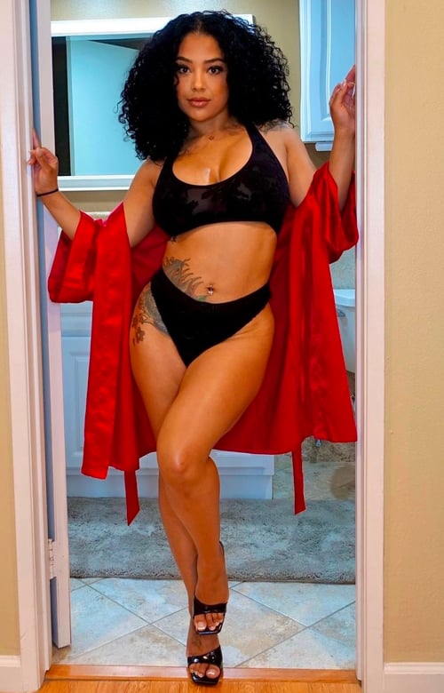 I know why you're here baby! Let mami spoil you 😈