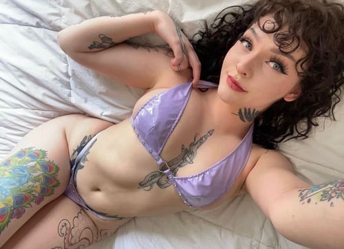 AM DOWN AND READY TO FUCK 😍