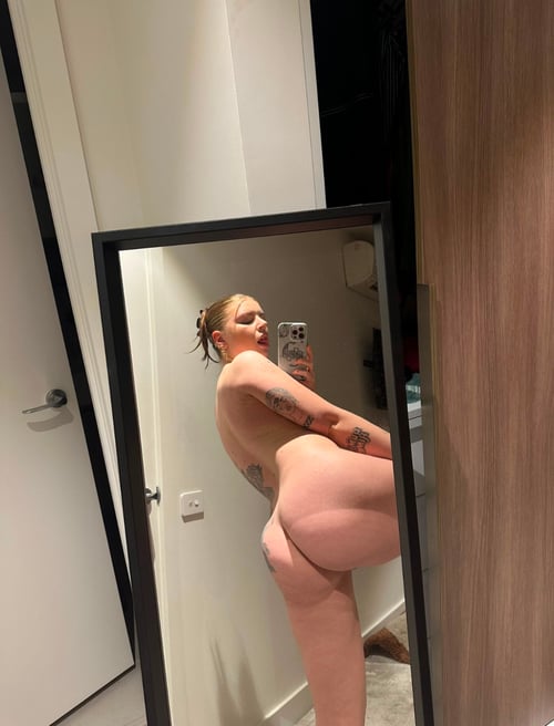 Hot Sexy Brunette 👱♀️wants Raw Sex👅💦😝🍑Hookup: hit me on snap @spiby2499