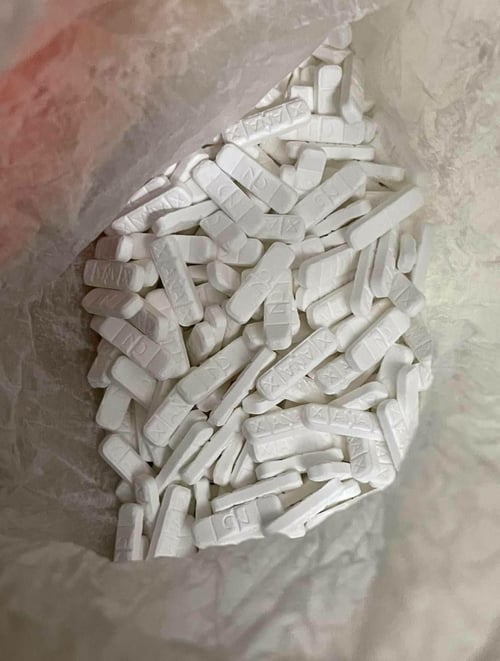 I’m Angela🍑🍆 , I sell Drugs❄️💊&weed Add Me For hoookup,couples fun,Bdsm🤩