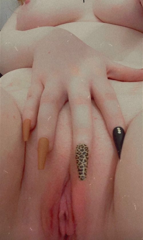 I’m a❤️professional 💯sexworker👅hit me up if you’re down to have fun💯🥰