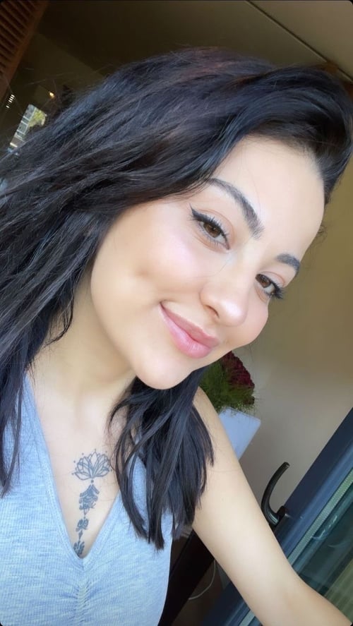 My name's Lina, I'm down here to hook up and I offer massage services.