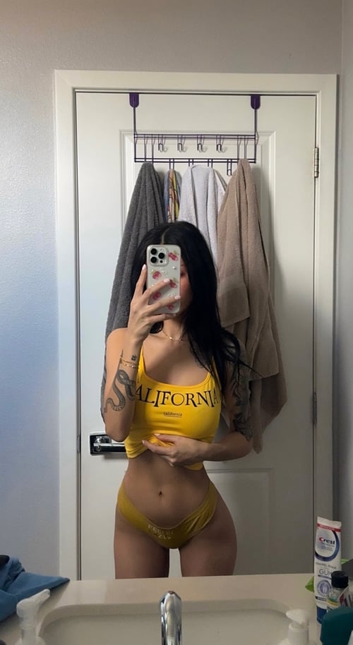 Hey Gators!! Sexy keylee is Here to delight you,feels sweeter and more genuine.