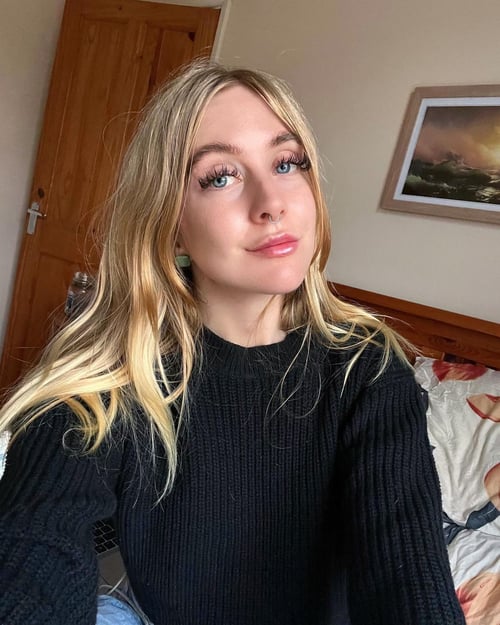 I AM AVAILABLE FOR BOTH INCALL AND OUTCALL SERVICE