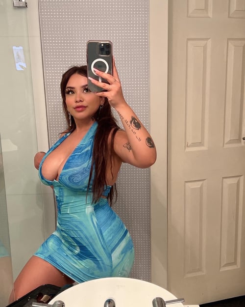 I offer sex , nudes and naughty FaceTime at nice rates…