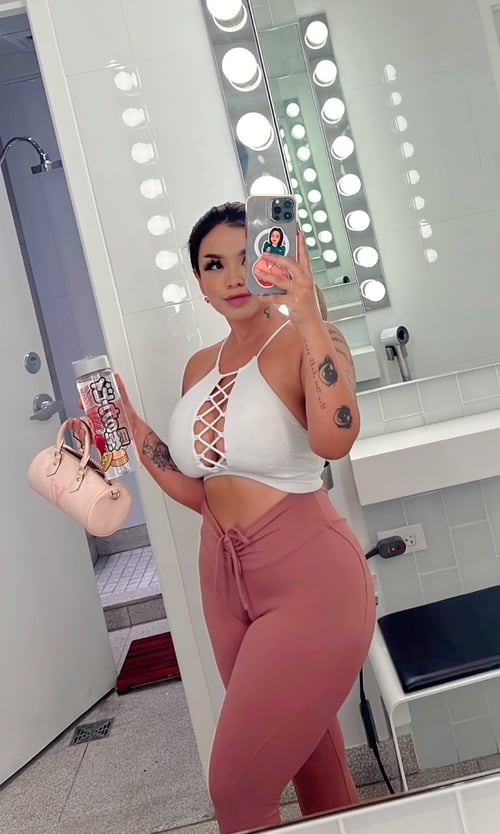 I offer sex , nudes and naughty FaceTime at nice rates..