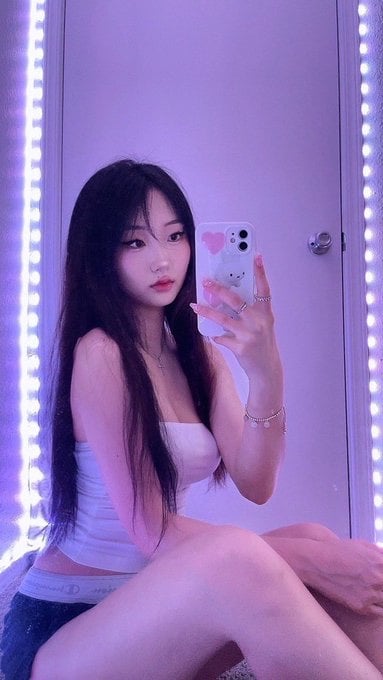 NAUGHTY ASIAN LADY AVAILABLE NEXT DOOR FOR YOU DEEP INSIDE Me