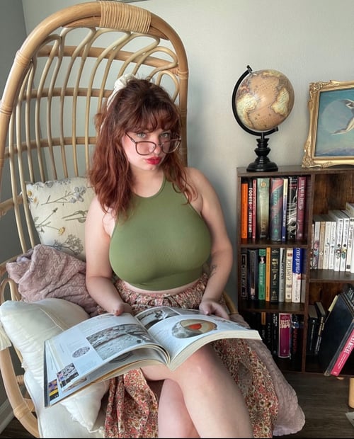 a horny mature girl, I love squirting 💦available 24/7🍑