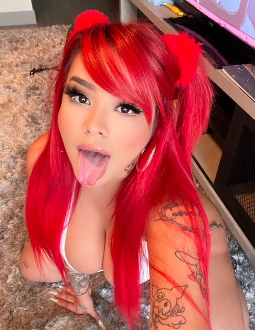 I offer sex , nudes and naughty FaceTime at
