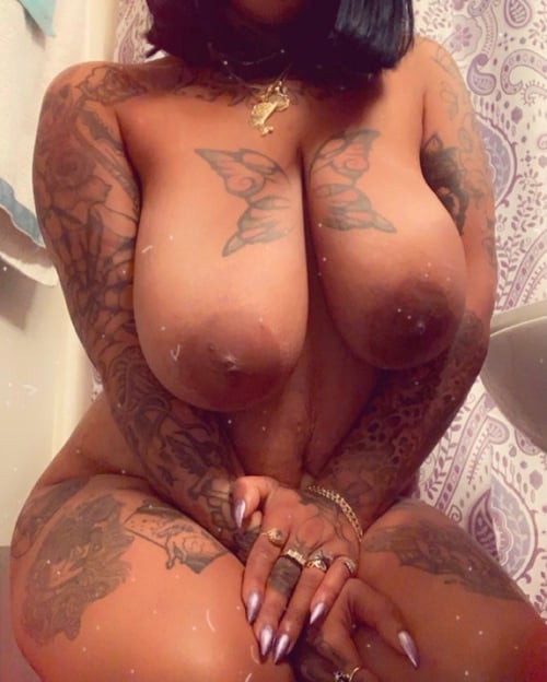 I’M AVAILABLE FOR SEX AND DISCREET FUN HMU