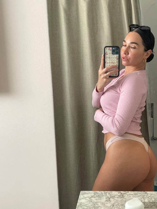 Horny as f**k, need a naughty d*ck to ride the hell out of me 🙃