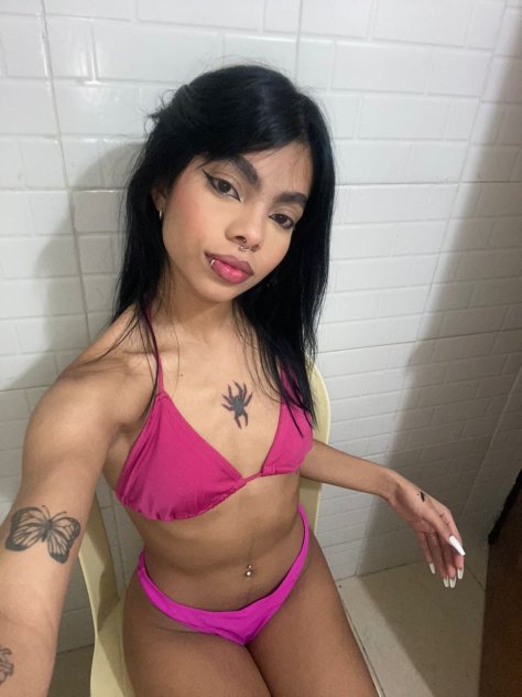 Hot Venezuelan I only accept cash